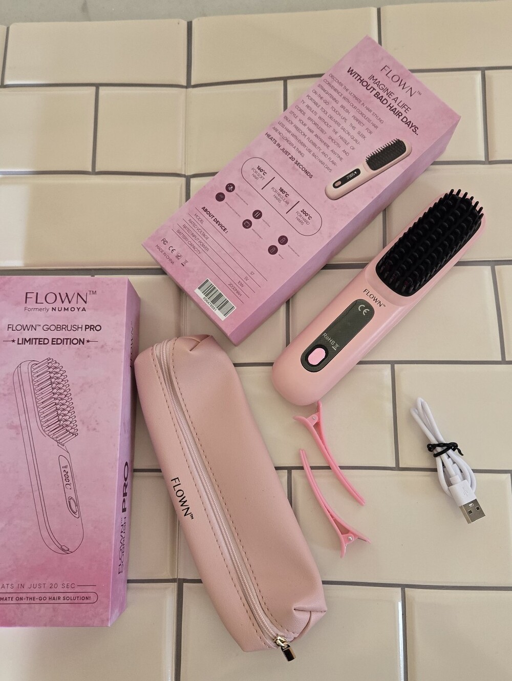 Flown GoBrush Pro Hair Straightening Brush Pink Excellent Cordless - Picture 4 of 7